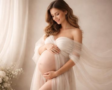 immortalisez votre grossesse avec une séance photo maternité artistique en studio, réalisée par un photographe professionnel pour des souvenirs uniques et précieux.